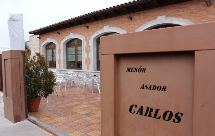 una larga tradición pinchos de lechazo en mesón asador Carlos en Traspinedo Valladolid